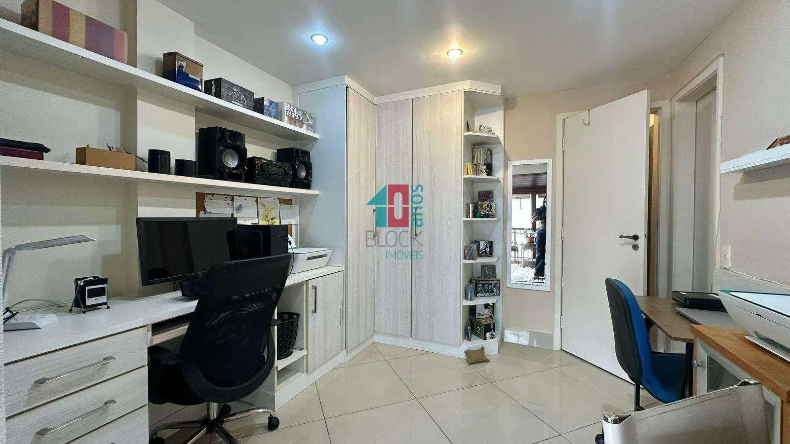 Furnished 3-bedroom apartment with balcony and 3 parking — photo 40