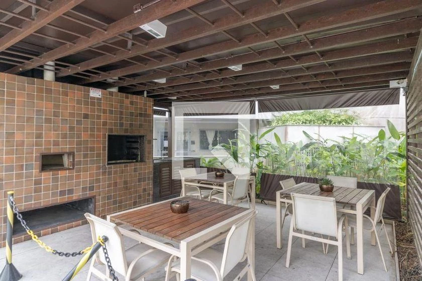Glass-enclosed balcony in a 2-bedroom apartment, 82 m² — photo 21