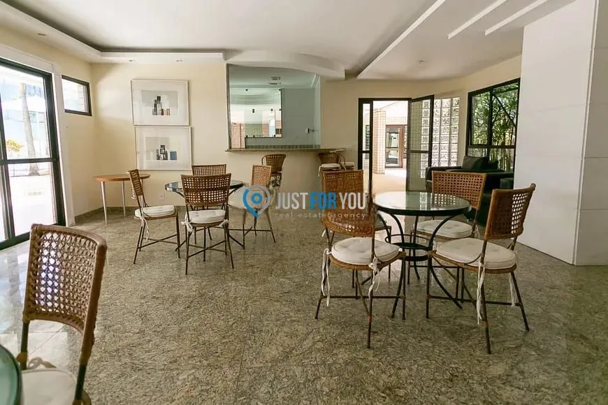 4-bedroom apartment with floor-to-ceiling windows — photo 21
