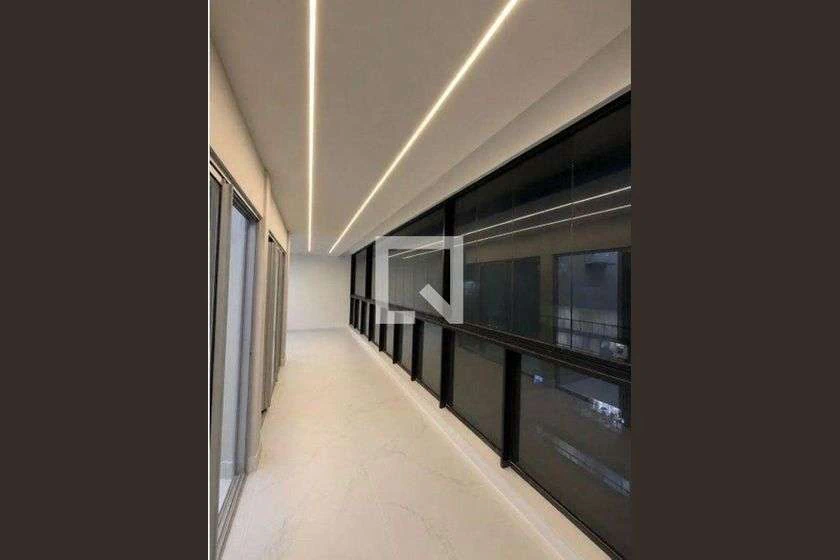 Apartamento de 2 quartos com varanda de vidro 146 m² — photo 8