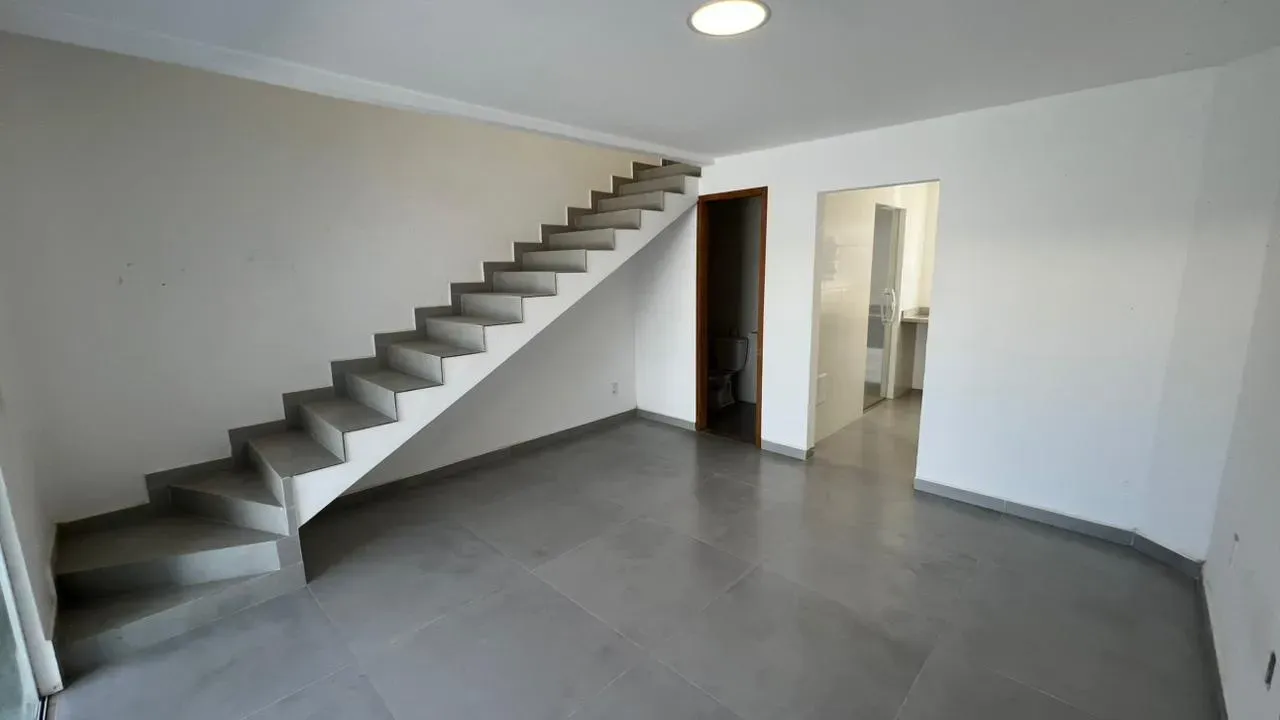 Balcony with a grill in a 3-bedroom house, 80 m² — photo 4