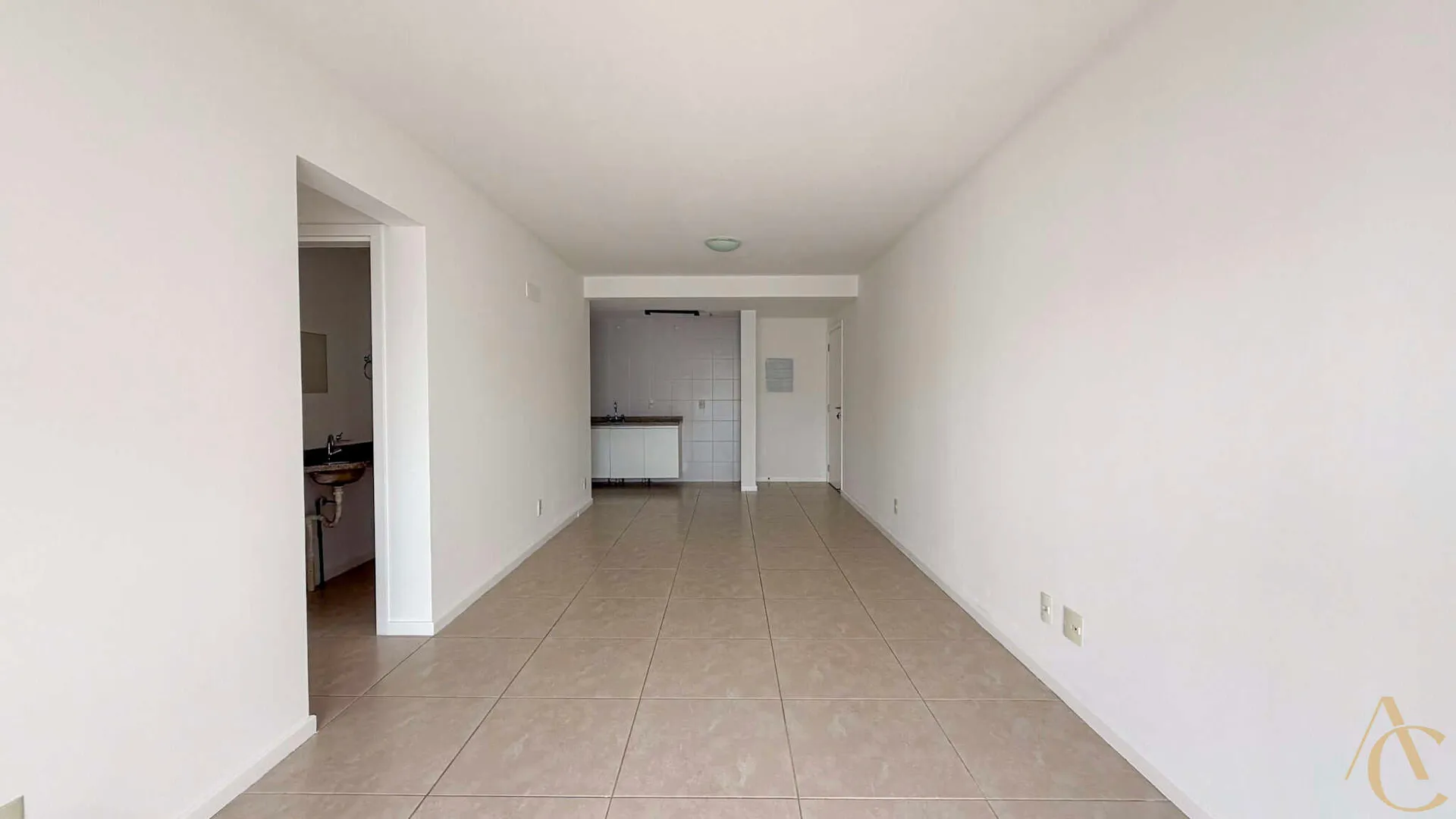 Balcony with a grill in a 3-bedroom apartment, 97 m² — photo 20