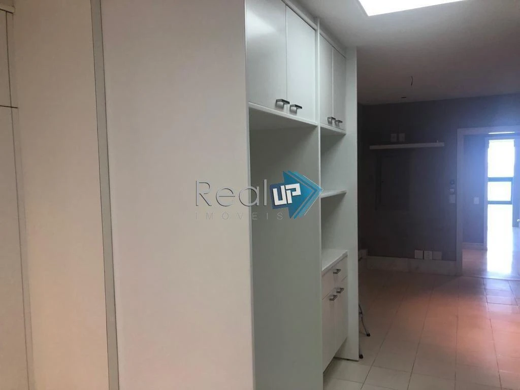 320 m² unfurnished apartment with 2 bedrooms and 3 bathrooms — photo 17