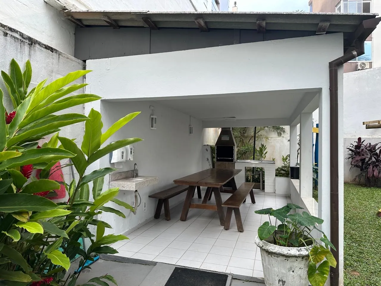 2-bedroom apartment in a building with a pool — photo 14