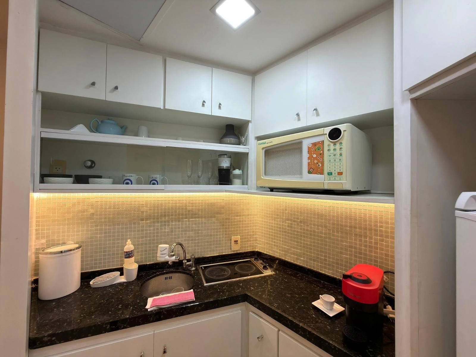 Furnished 1-bedroom apartment with balcony and parking — photo 11