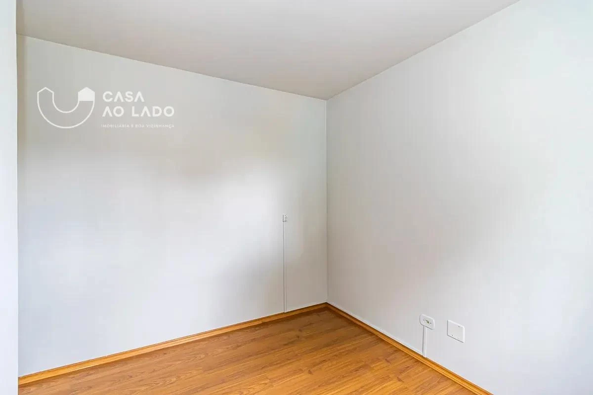 Apartamento com piso de madeira ou laminado, Tingui — photo 11