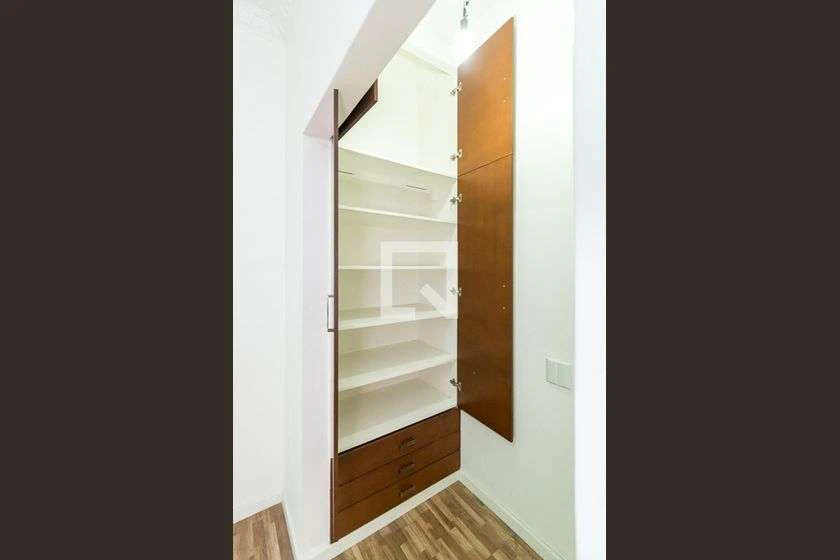 Apartamento de 1 quarto com box de vidro no banheiro — photo 24