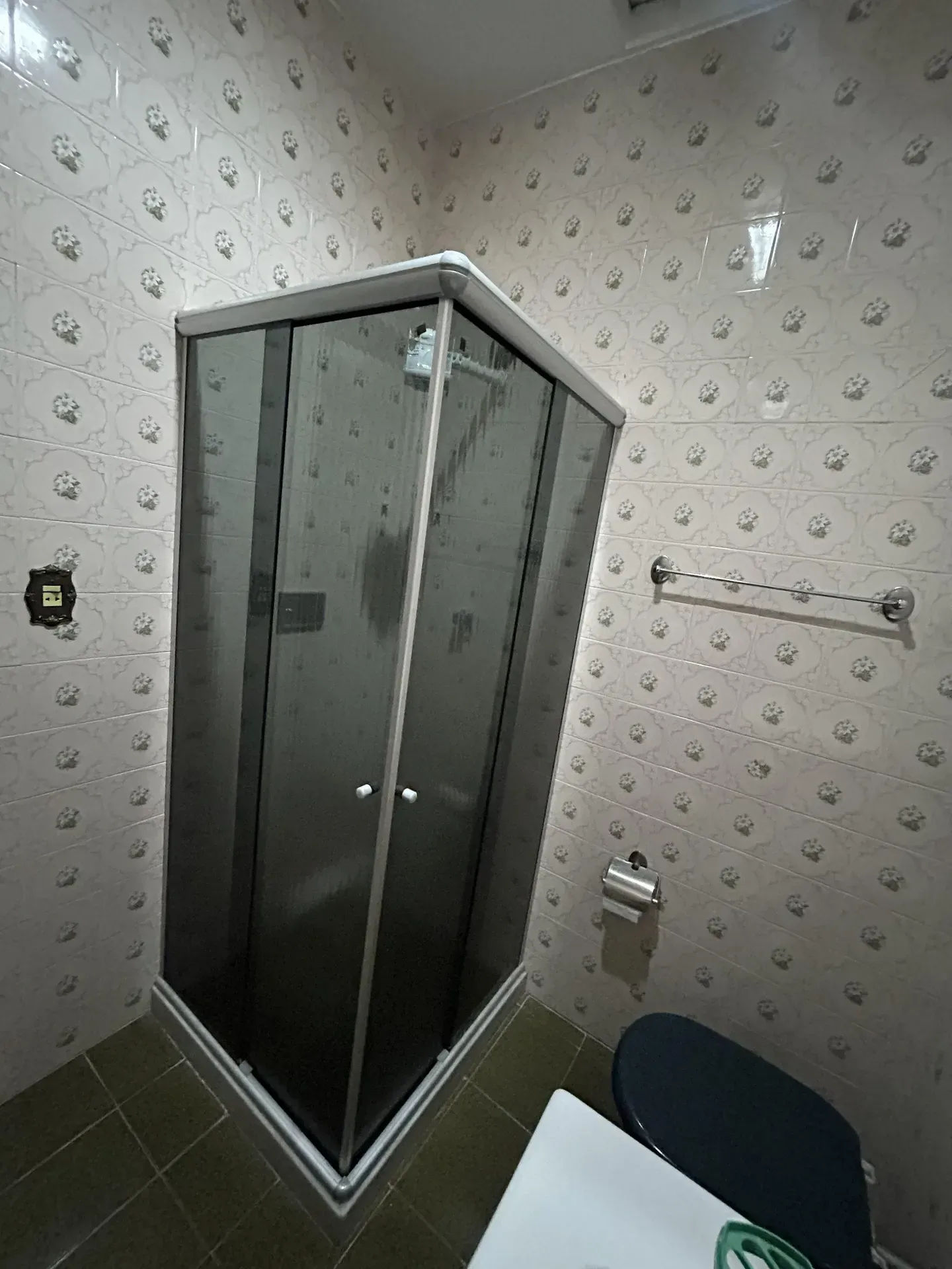 Casa com 4 quartos e 4 banheiros com box de vidro — photo 17