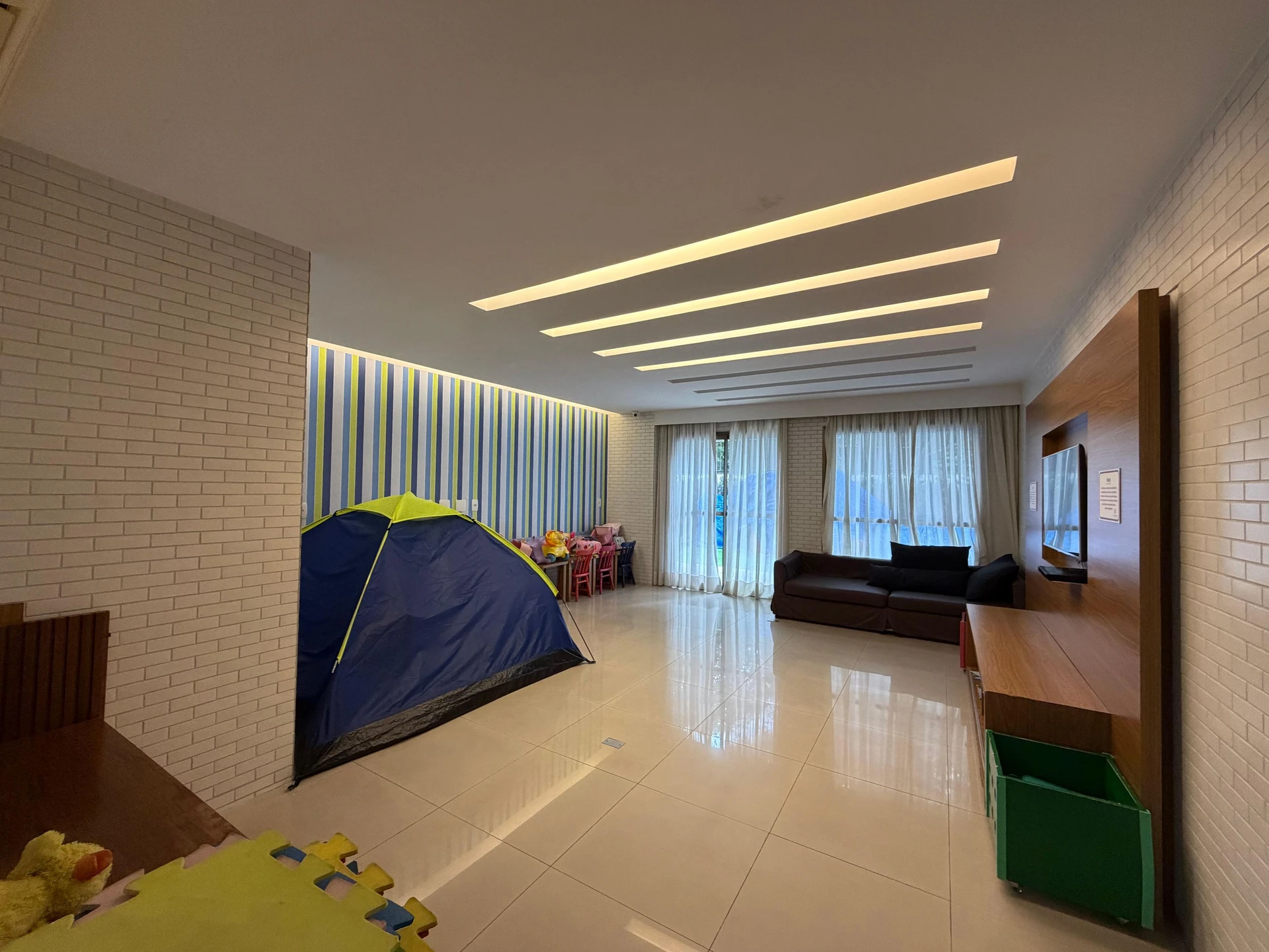 Furnished apartment, 112 m², with a glass-enclosed balcony — photo 18