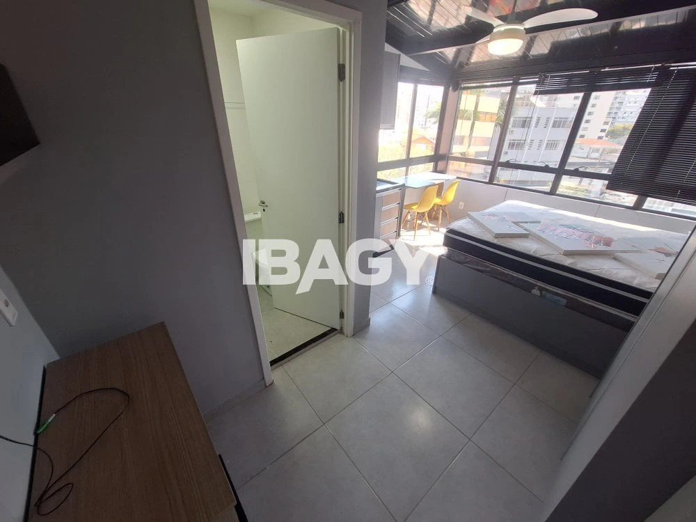 Apartamento mobiliado de 1 quarto com banho de vidro — photo 3