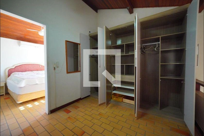 Furnished house with 4 bedrooms and 209 m², 3 bathrooms — photo 11