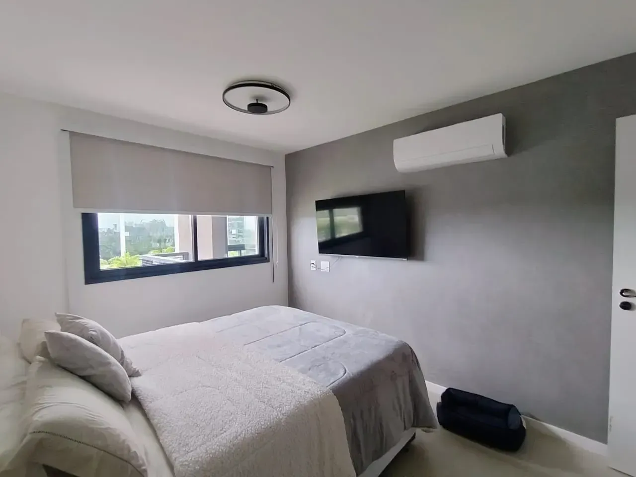 Furnished apartment with glassed-in balcony and 2 bedrooms — photo 11