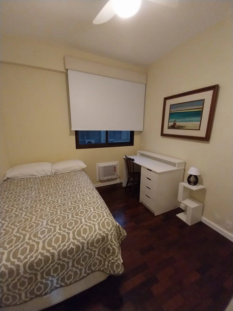 Furnished 3-bedroom apartment with balcony — photo 12