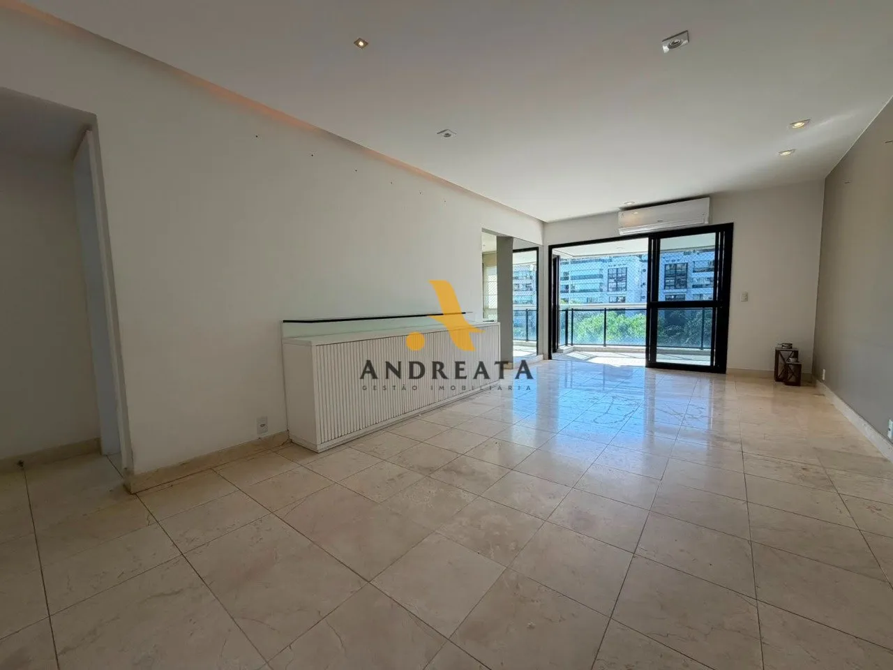 Unfurnished 4-bedroom apartment with 4 bathrooms — photo 13