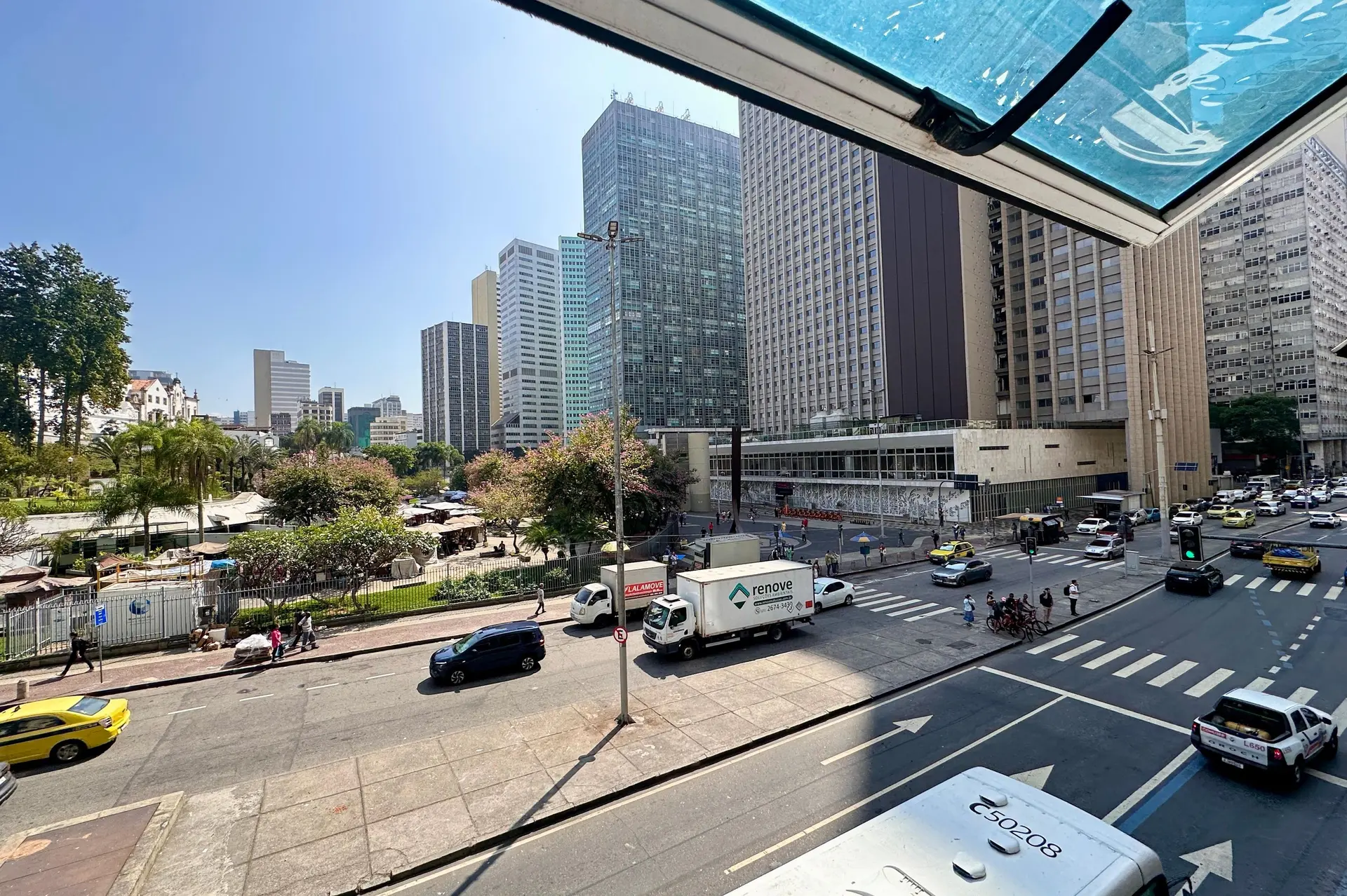 1-bedroom, 1-bath apartment with no parking space — photo 8