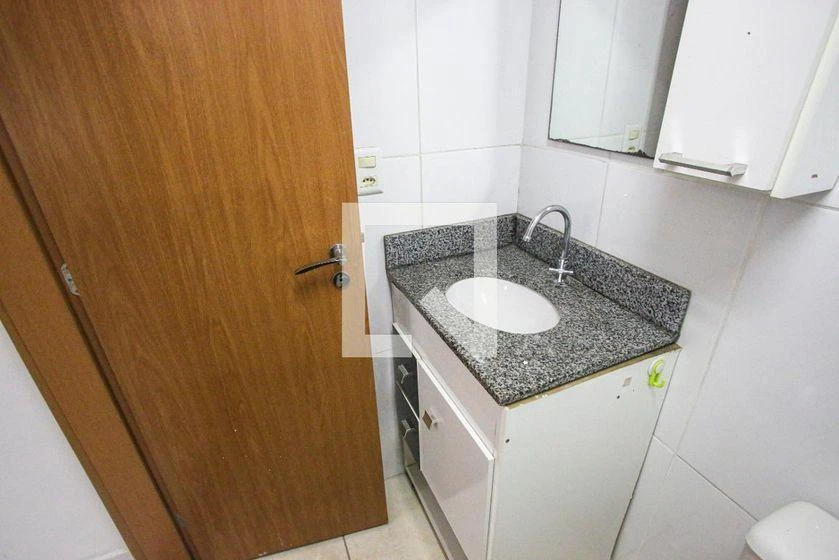 2-bedroom apartment in a building with a gym — photo 10