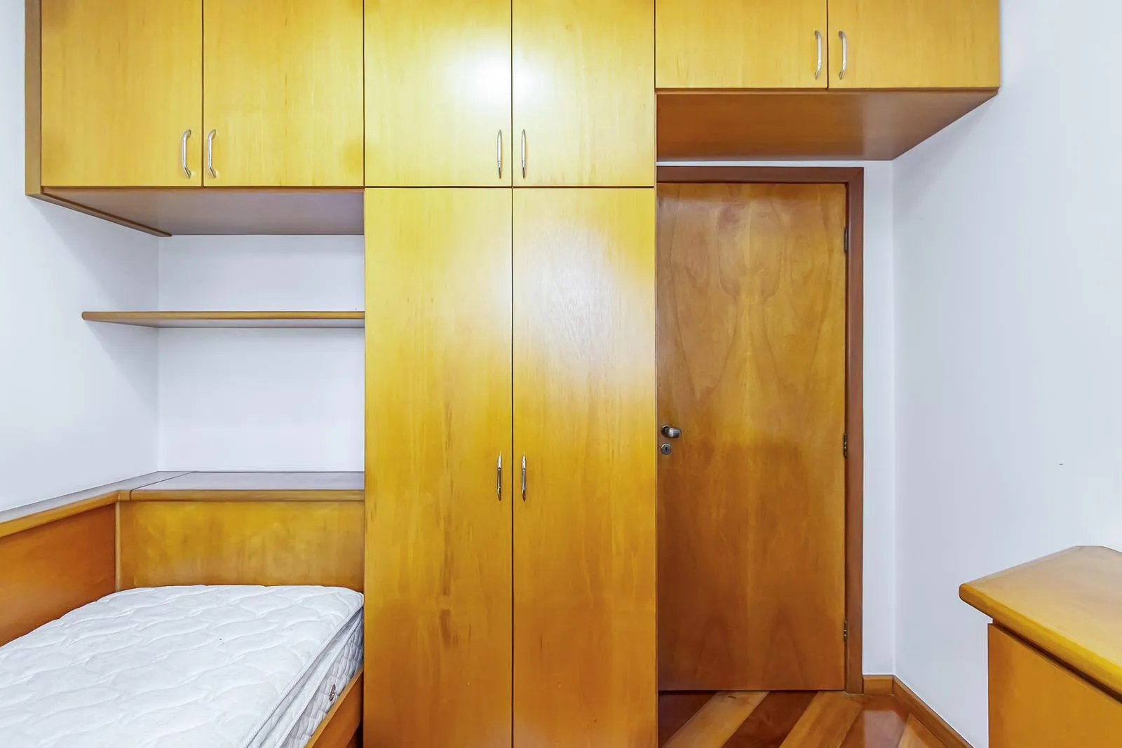 3-bedroom house with a separate kitchen and gas stove — photo 26