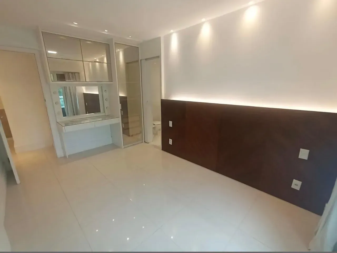 3-bedroom apartment with a grill on the balcony — photo 24