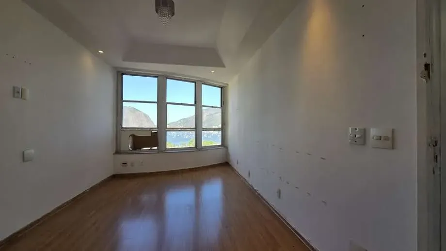 190 m² apartment with 4 bedrooms and 4 bathrooms — photo 27