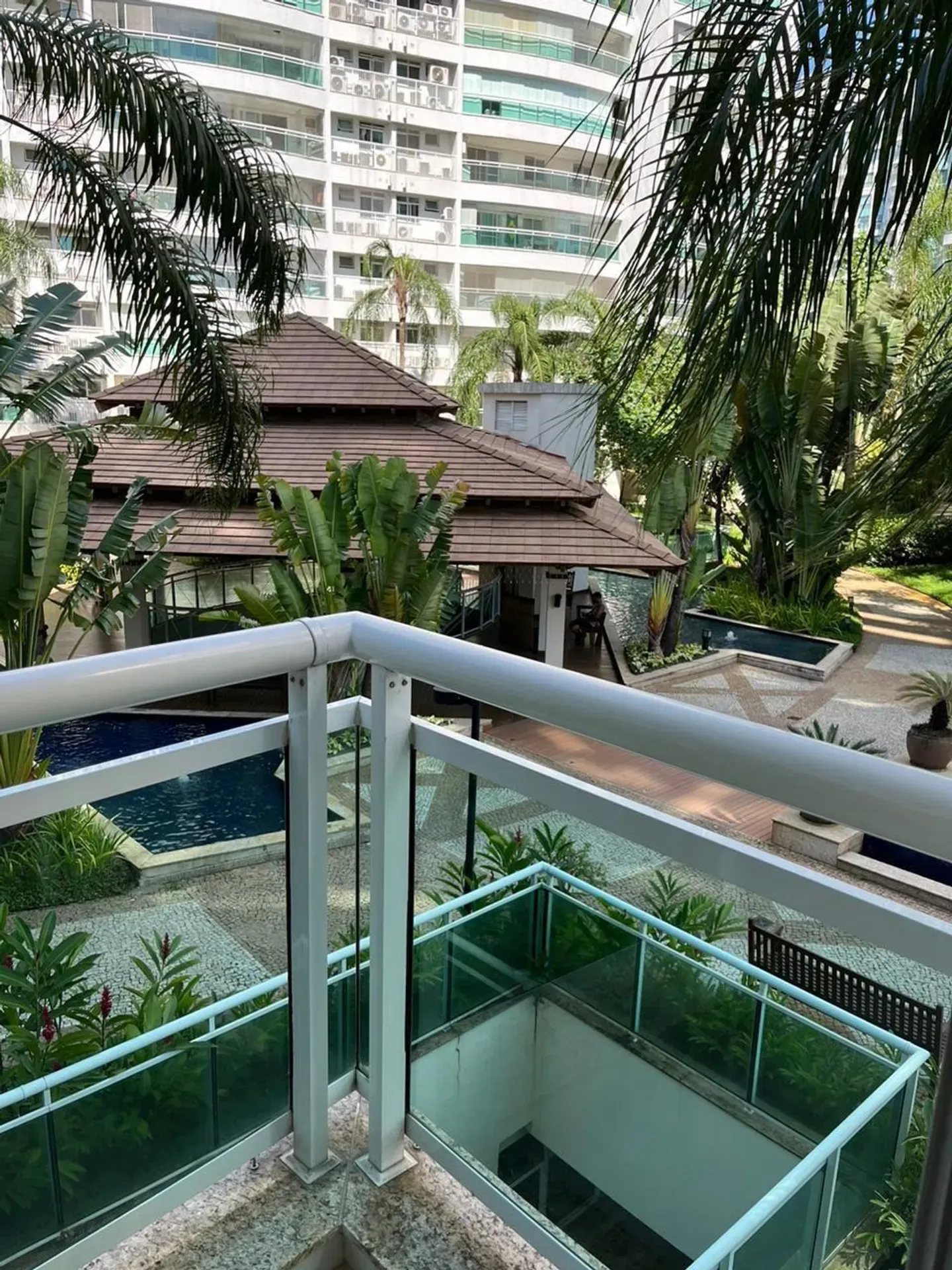 Furnished apartment with balcony, 4 bedrooms and 5 baths — photo 17