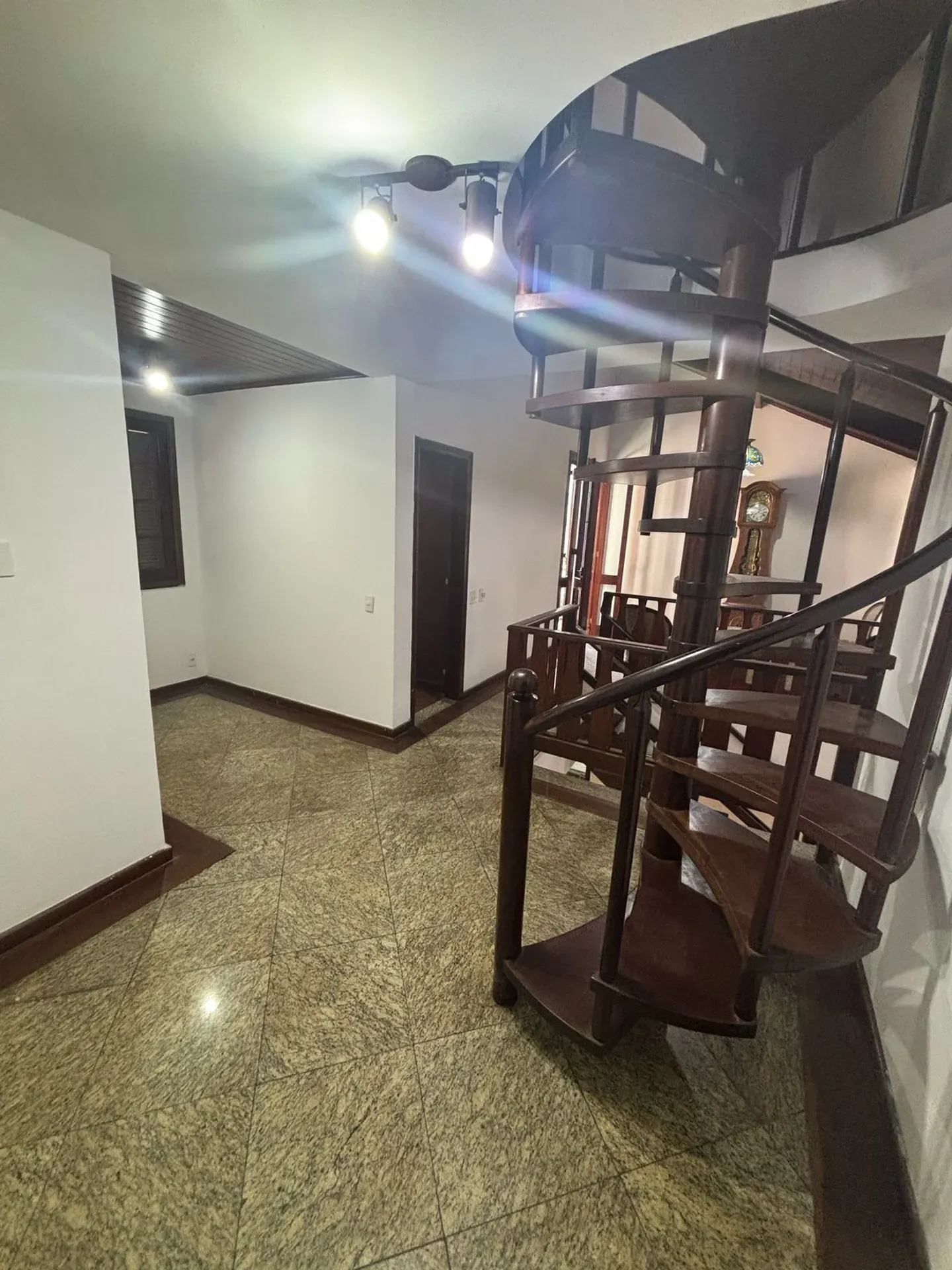 3-bedroom apartment with 5 bathrooms and a balcony — photo 11