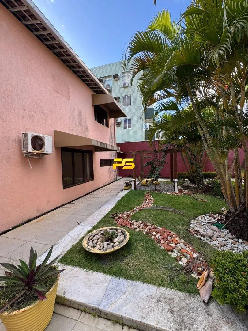 Rental house with 5 bedrooms and 300 m²