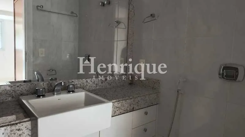4-bedroom 4-bath apartment with a glassed-in balcony — photo 16