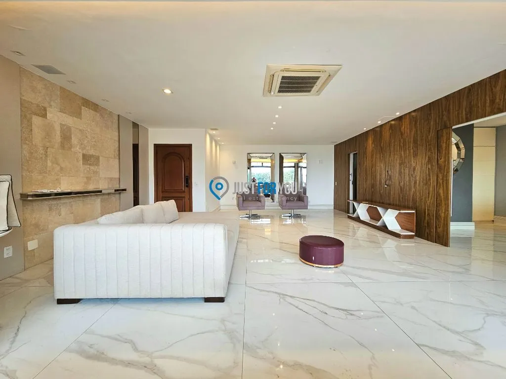 Floor-to-ceiling windows in a 3-bedroom apartment, 250 m² — photo 3