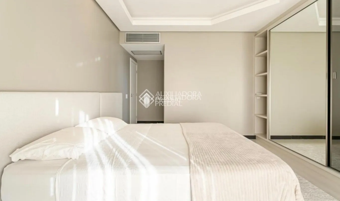 Furnished house with 6 en-suite bedrooms and 7 baths — photo 22