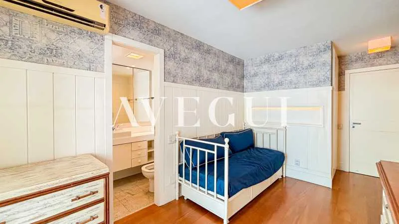 2-bedroom apartment with glassed-in balcony and 4 parking — photo 21