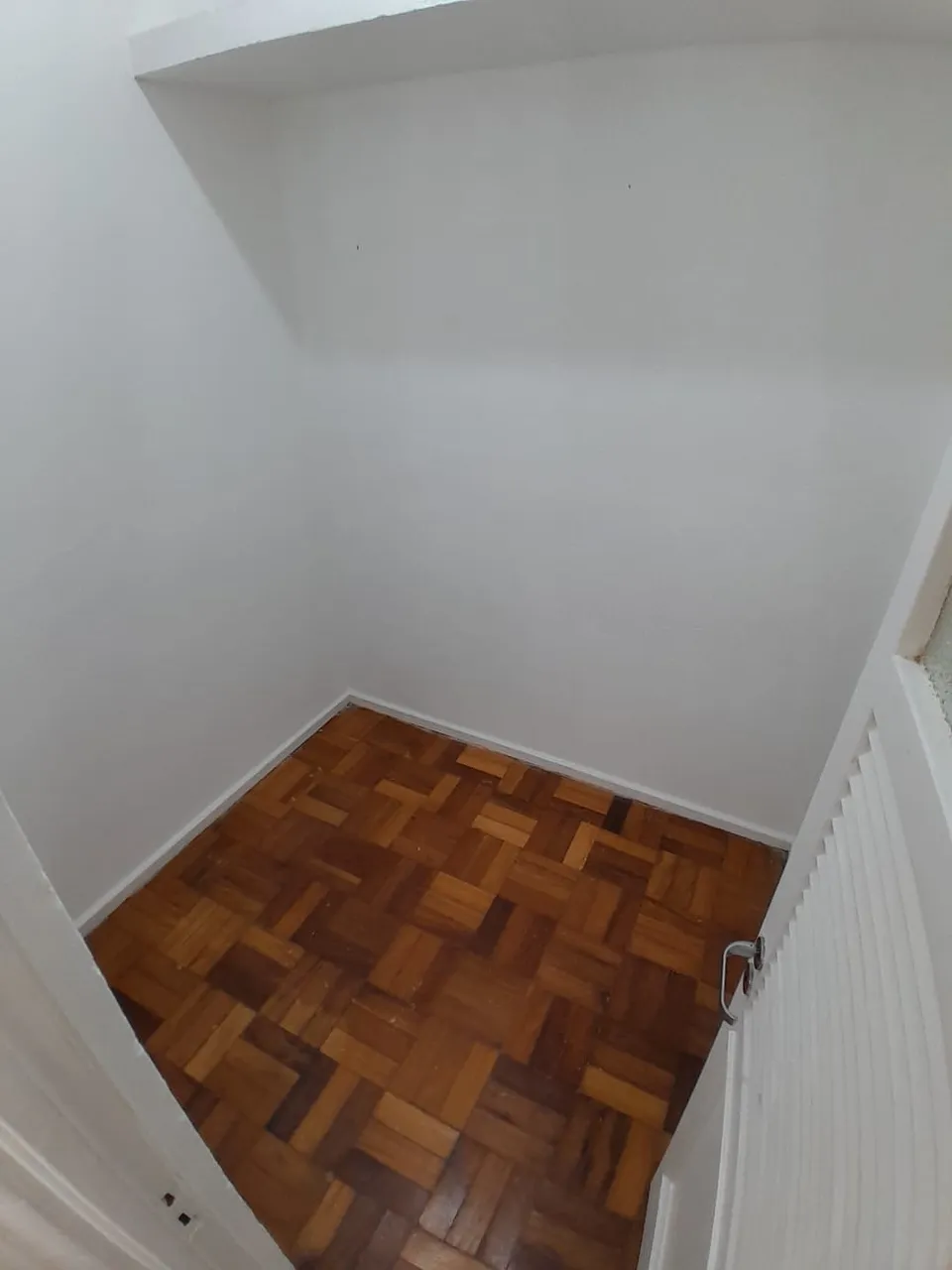 Unfurnished 2-bedroom apartment with a separate kitchen — photo 14