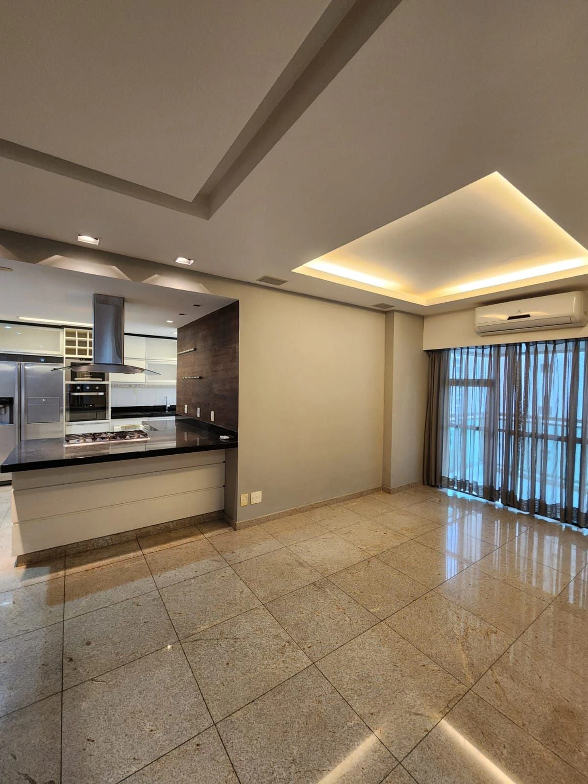 110 m² apartment with an open-plan kitchen and balcony — photo 4