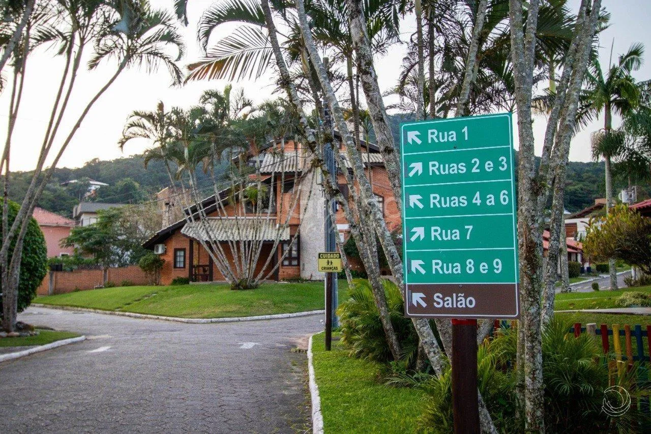 5-bedroom house with a fireplace in Florianópolis — photo 46