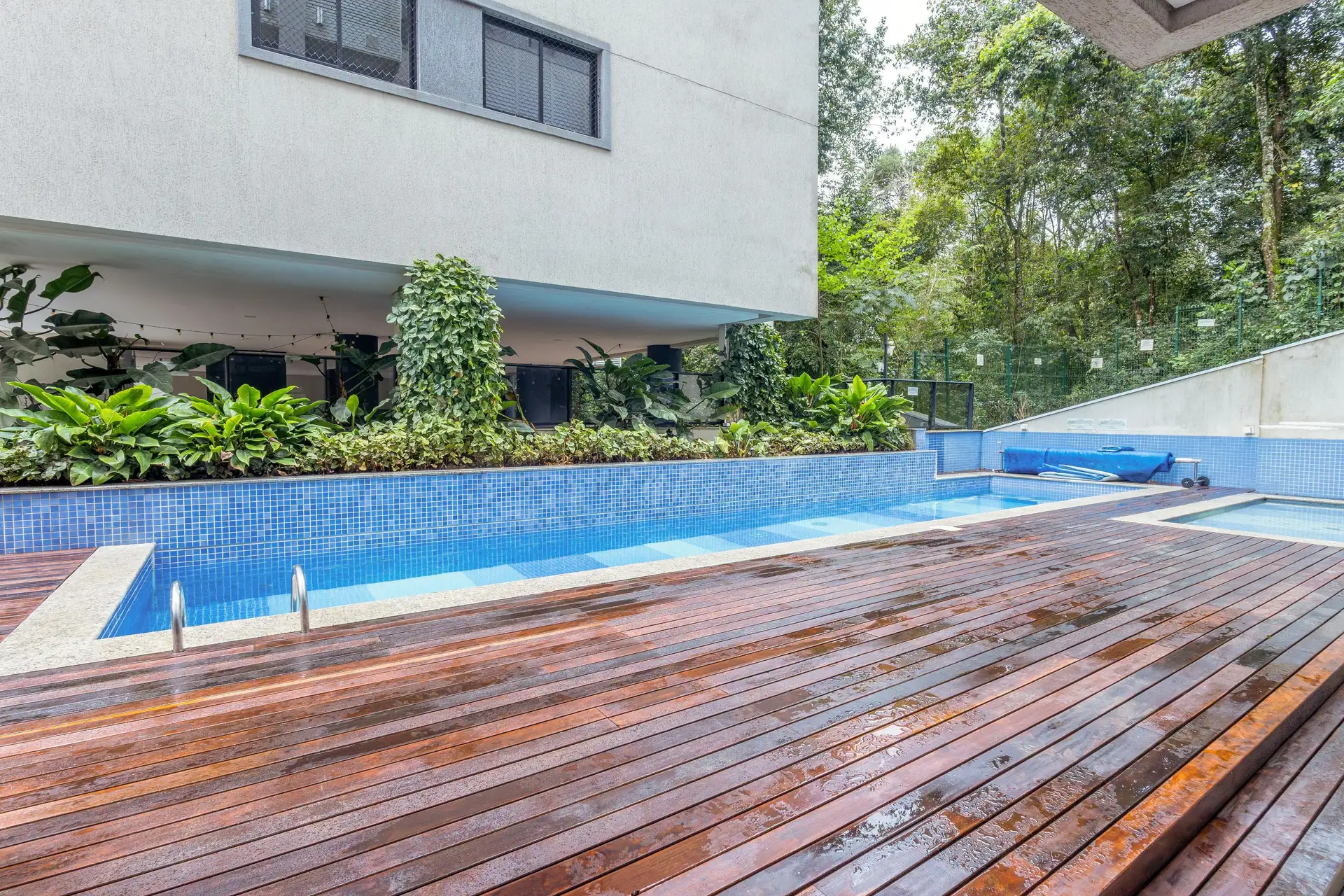 2-bedroom apartment with a glass-enclosed balcony — photo 66