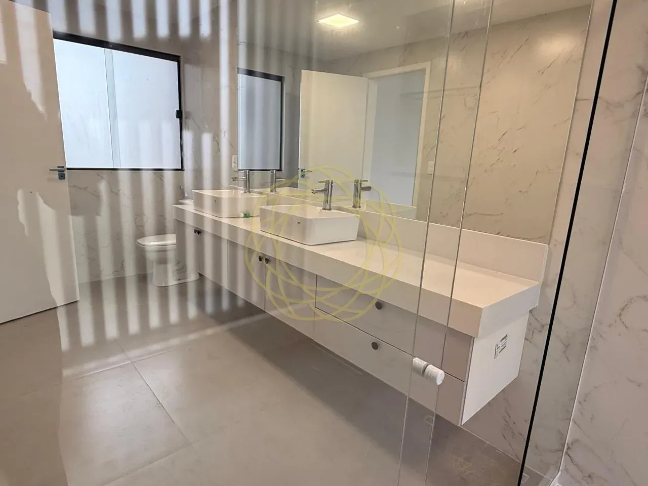 Casa com 4 quartos e 5 banheiros, 280 m² — photo 25