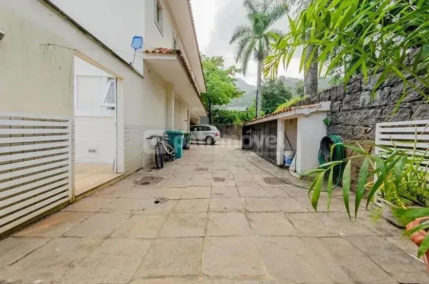 House with 6 bedrooms and 9 bathrooms, 5 parking spots — photo 6