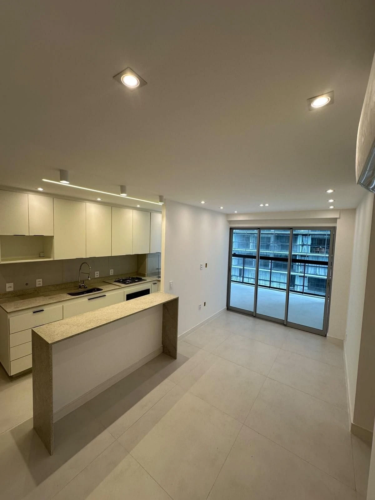 Floor-to-ceiling windows in a 2-bedroom apartment, 84 m² — photo 7
