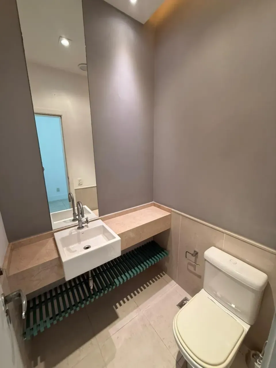 Furnished 1-bedroom apartment with 2 bathrooms — photo 19