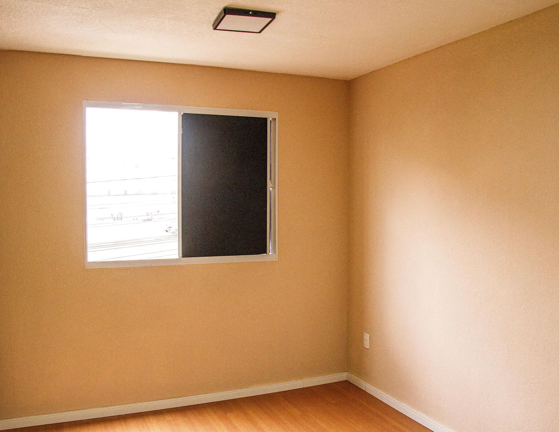 2-bedroom apartment with a glass shower enclosure