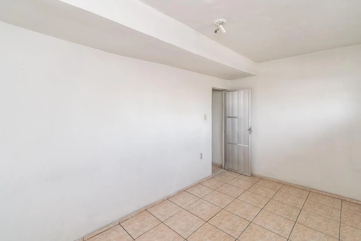 Unfurnished apartment with 2 bedrooms and a laundry area — photo 22