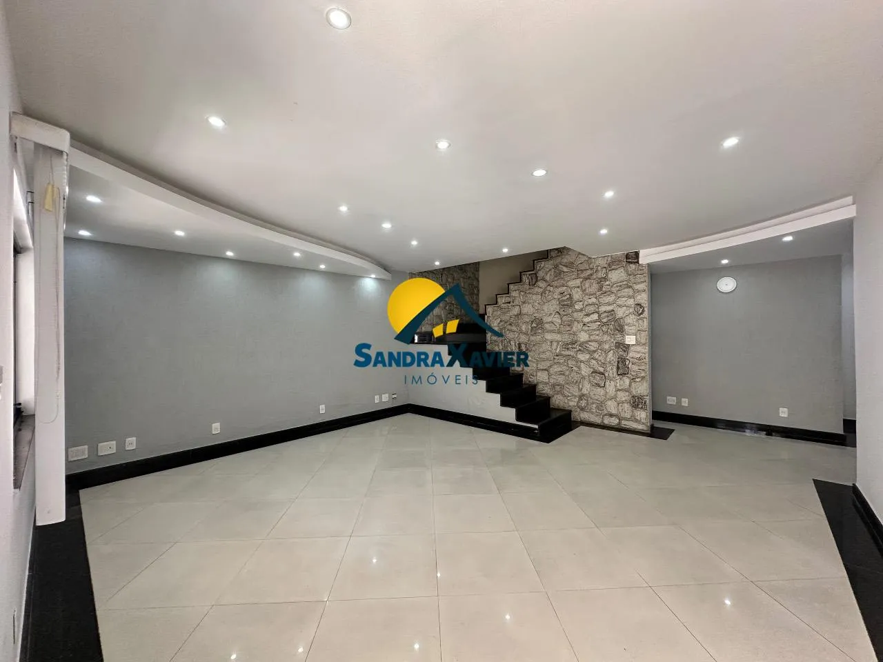 Casa com 4 quartos e 5 banheiros, varanda com churrasqueira — photo 2