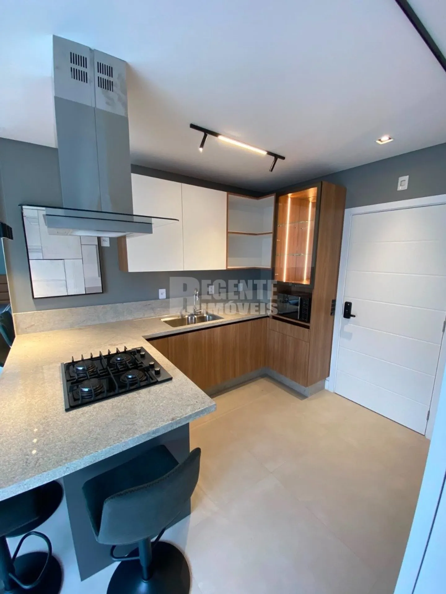 Studio mobiliado de 56 m² com varanda e 1 vaga — photo 2