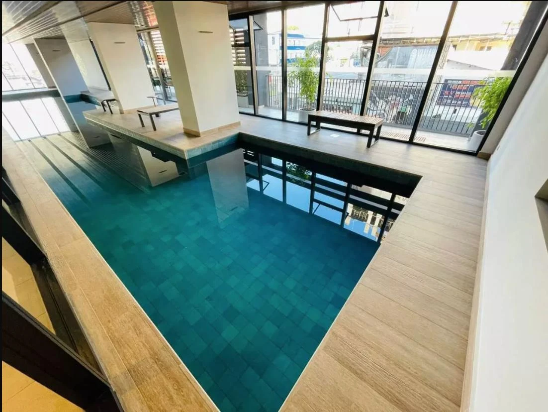 Floor-to-ceiling windows in a one-bedroom apartment, 45 m² — photo 25