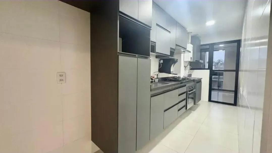 Apartamento mobiliado com 3 dormitórios e vaga para 2 carros — photo 2