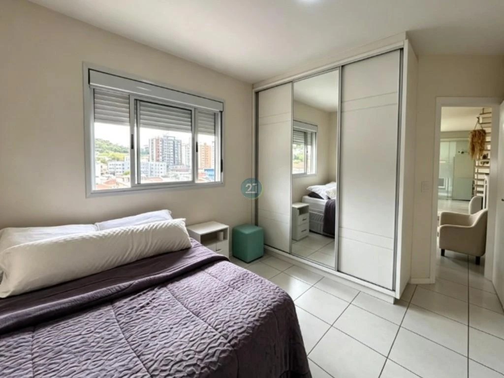 Apartamento dúplex amueblado con 3 suites y 2 plazas — photo 22