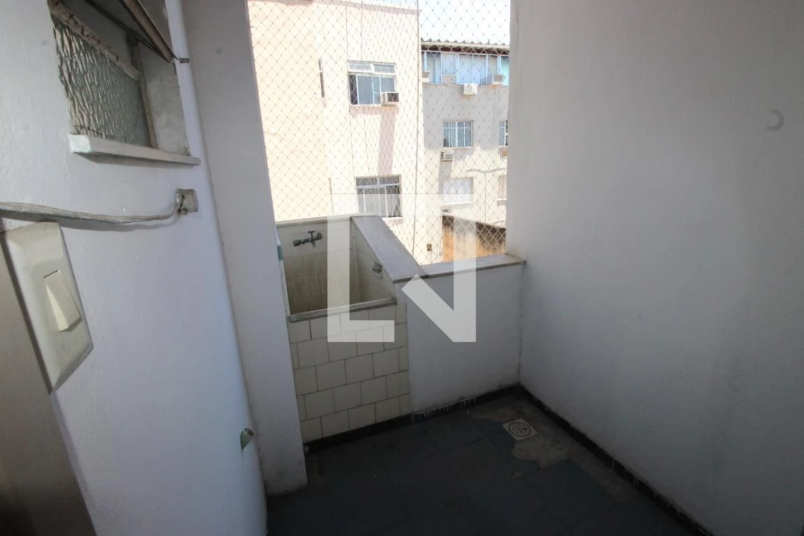 Wood or laminate floors in a 2-bedroom apartment, 100 m² — photo 7