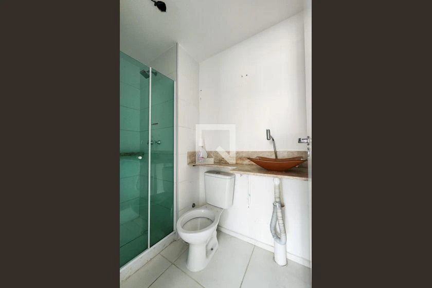 2-bedroom apartment in a building with a gym — photo 17