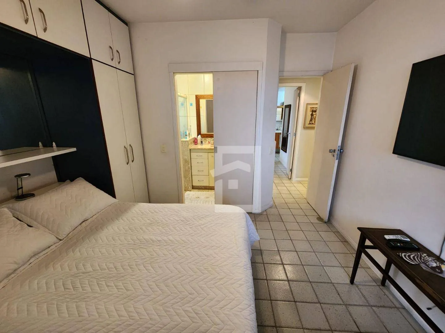 Furnished 3-bedroom apartment with 4 bathrooms — photo 26