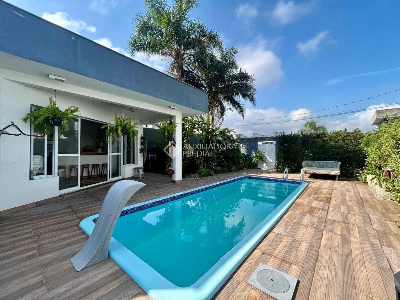 Furnished 465 m² house with 4 bedrooms and 2 suites — photo 4