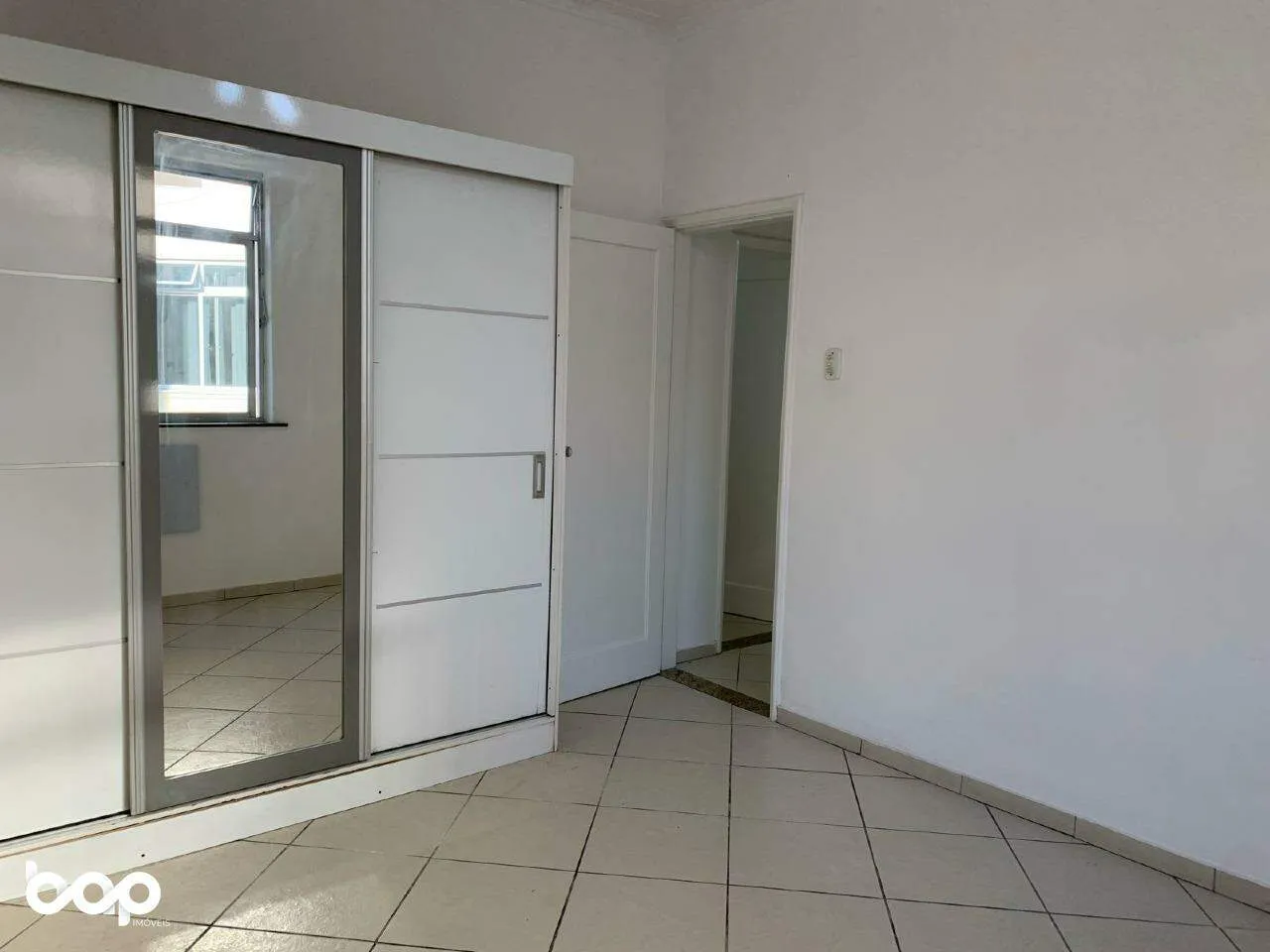 3-bedroom apartment with separate kitchen and stove — photo 7